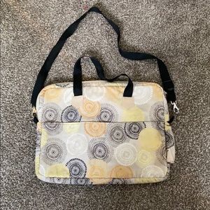 Laptop carrying case